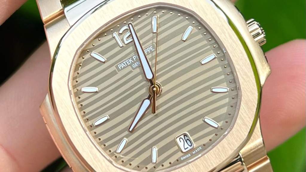 Foto de um dos relógios femininos de luxo para o Dia das Mães da Patek Philippe.