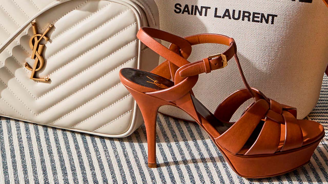 Foto da Sandália Tribute um dos acessórios Saint Laurent mais procurados na SUper Sale Mês das Mães do Etiqueta Única.