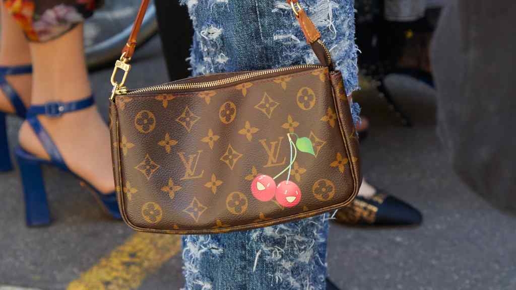 Louis-Vuitton-X-Takashi-Murakami-Zendaya-estrela-a-ultima-Colecao-160525