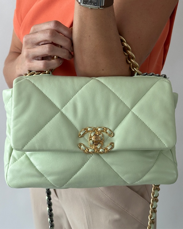 Bolsa Chanel 19. Clique na imagem e confira mais modelos da marca!