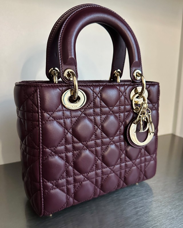 Bolsa Lady Dior. Clique na imagem e confira mais modelos!