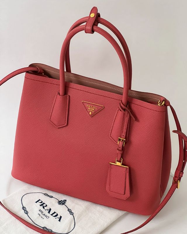 Bolsa Prada Double. Clique na imagem e confira mais modelos da marca!