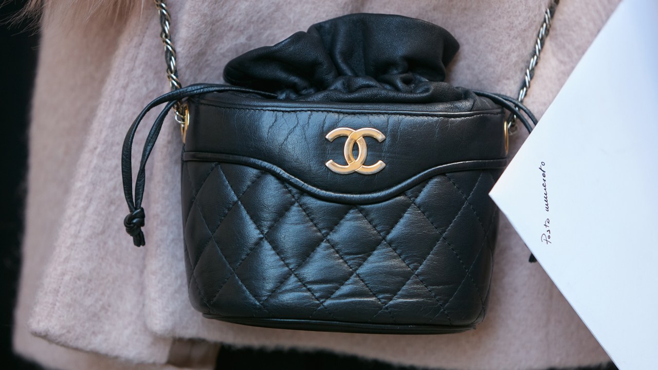 capa do post sobre bolsas clássicas da chanel na super sale dos namorados