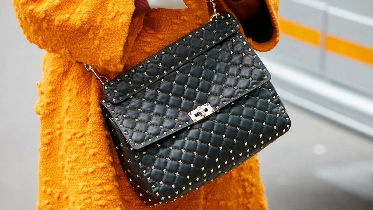 capa do post sobre bolsas crossbody na super sale