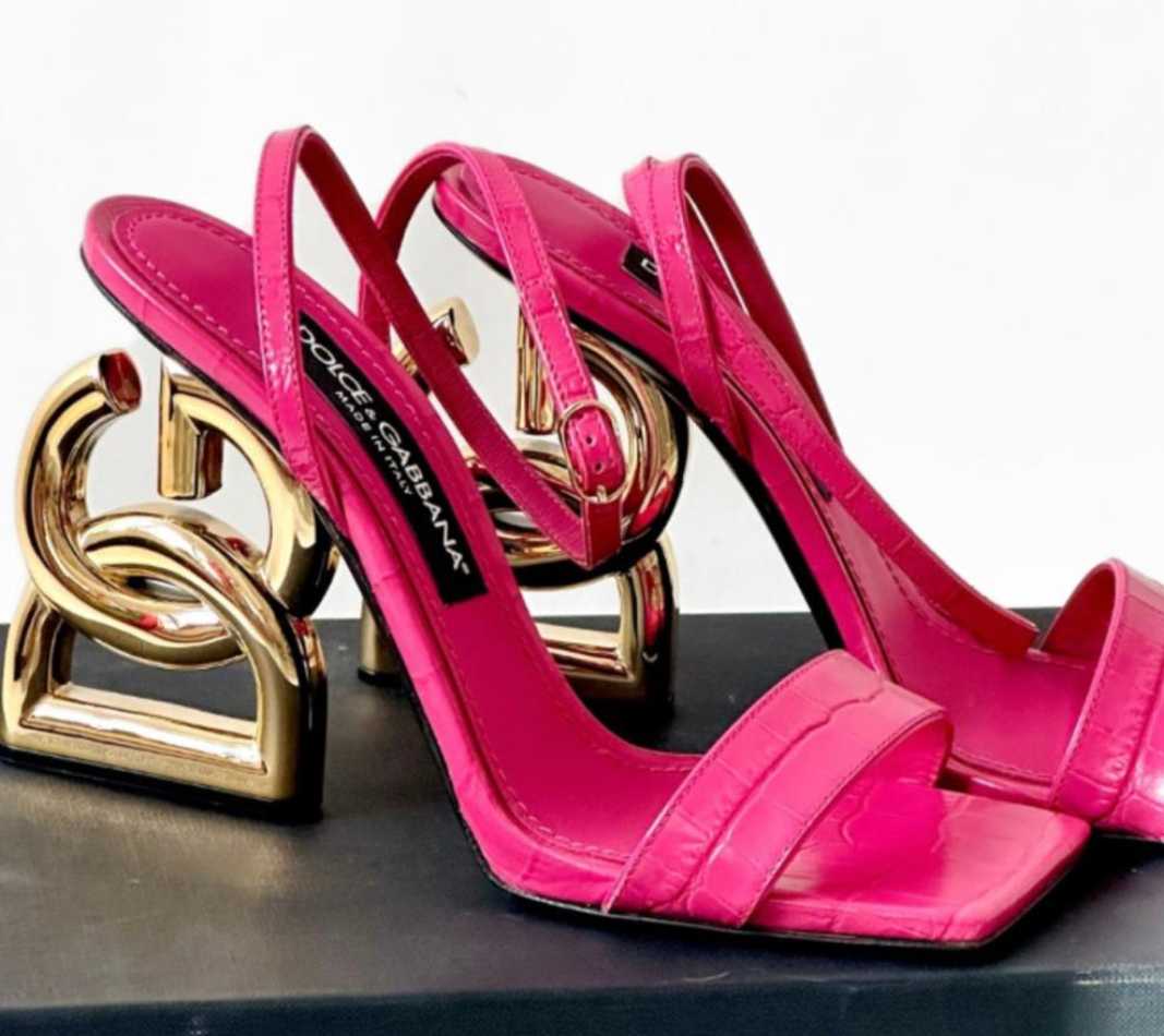Foto de sandália dolce & Gabbana no mercado second hand em excelente estado.