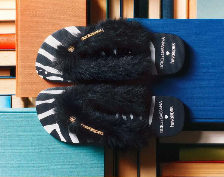 Foto de chinelo da nova collab de 2025 da Dolce & Gabbana X Havaianas.