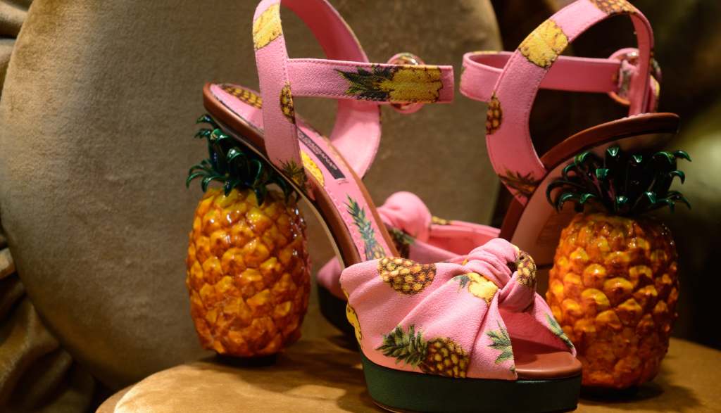 dolce-gabbana-x-havaianas-tudo-sobre-a-nova-collab-de-2025-saiba-quando-e-onde-comprar-os-chinelos-130525