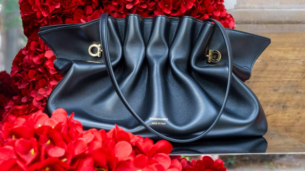 ferragamo-conheca-a-colecao-sustentavel-da-marca-italiana-300425