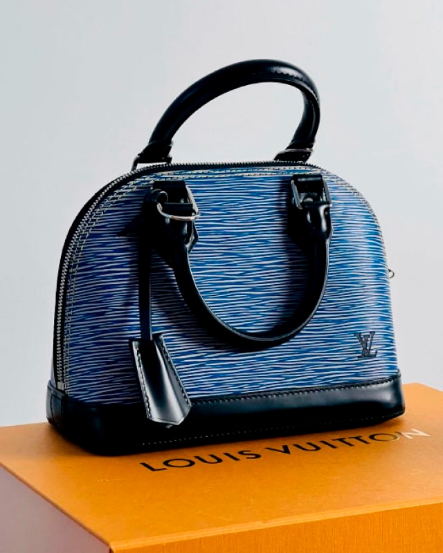 Bolsa Louis Vuitton Alma. Clique na imagem e confira mais modelos da marca!
