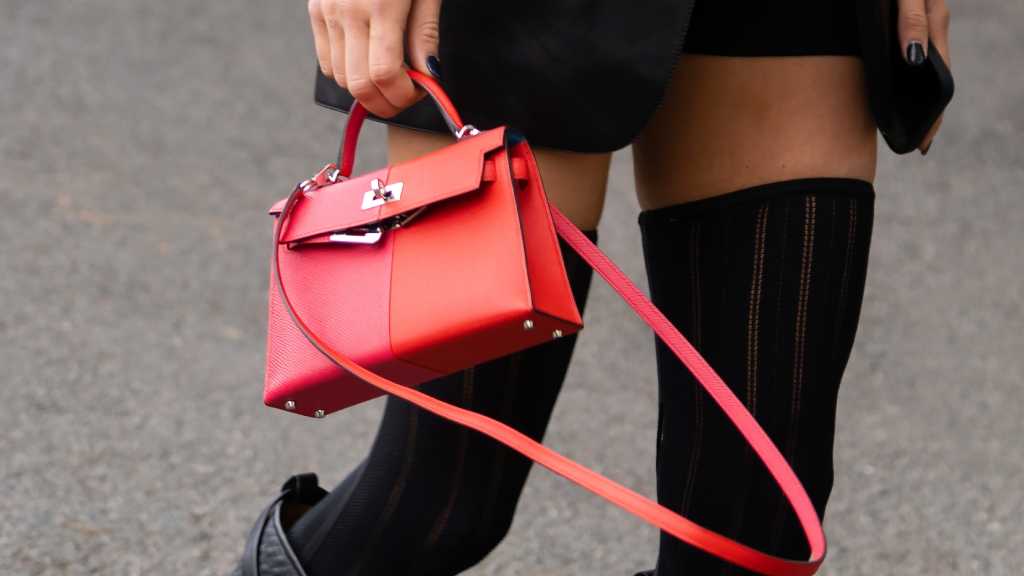 hermes-lanca-fone-inspirado-na-bolsa-kelly-preco-impressiona-quanto-custa-headphone-de-luxo-270525