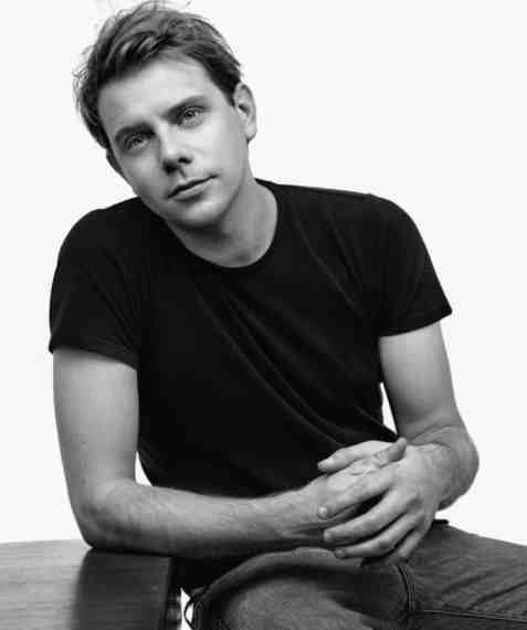Foto do estilista Jonathan Anderson, ex-loewe, atual diretor da Christian Dior Masculina.