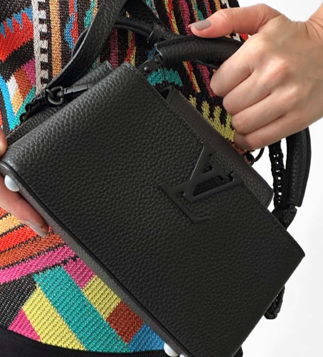Foto da Bolsa Louis Vuitton Capucines um dos melhores investimentos da moda francesa.