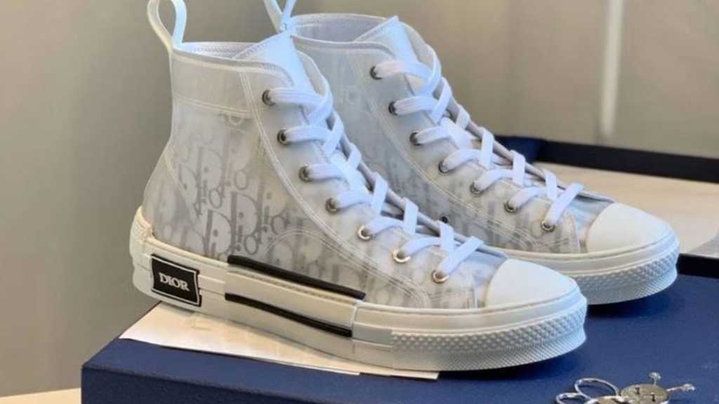 Foto do modelo Oblique da Dior, um dos melhores tênis das marcas francesas de luxo.