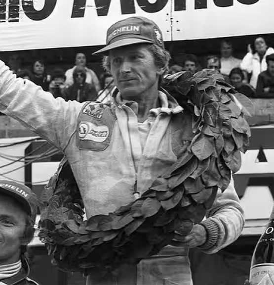 Foto do piloto de fórmula 1 francês Jean-Pierre Jabouille. 