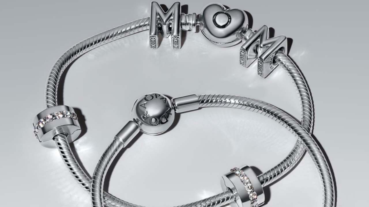 Foto de pulseira Pandora uma das top marcas de joias e relógios do mundo.