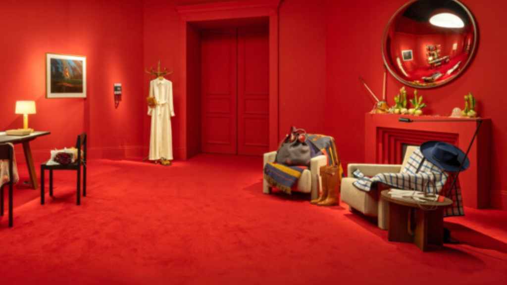 Foto da Instalação Hermès chamada Mystery at the Grooms’, localizada no Pier 36, no centro de Nova York.