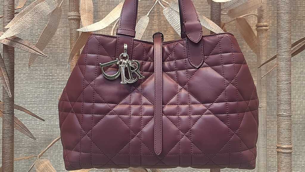 Foto da Toujours uma das bolsas Dior icônicas criada por Maria Grazia Chiuri.