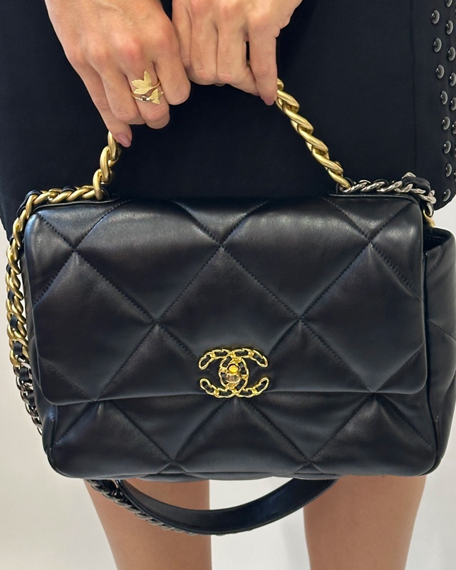 Bolsa Chanel 19. Clique na imagem e confira mais modelos da marca!