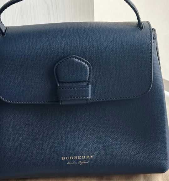 Foto de bolsa burberry.