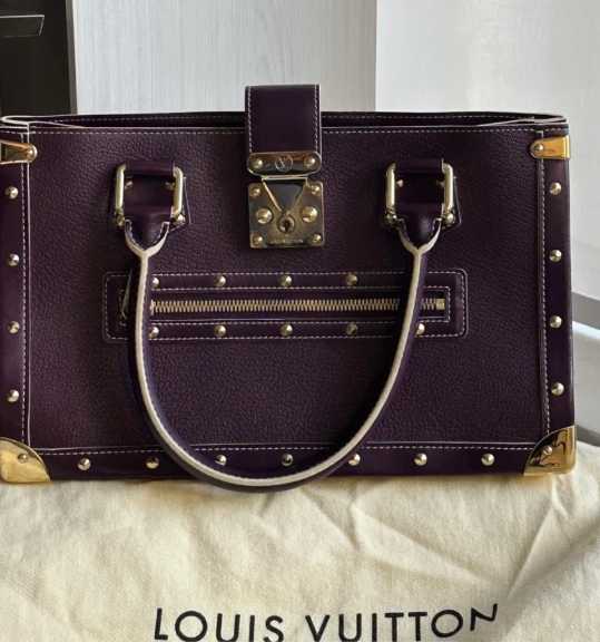 Foto de uma das bolsas atemporais e discretas da Louis Vuitton.