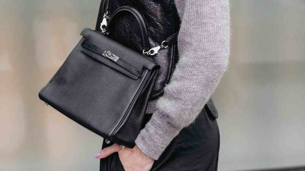bolsas-pretas-basicas-ou-nem-tanto-que-impressionam-hermes-kelly-160625