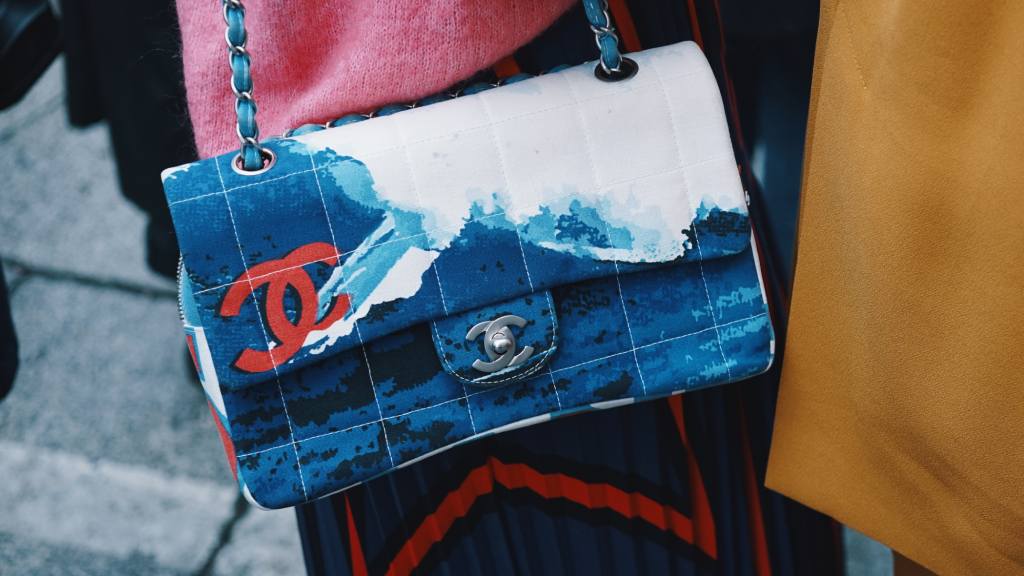 estilos-de-bolsas-chanel-que-reforcam-o-poder-da-grife-do-classico-ao-contemporaneo-capa-170625