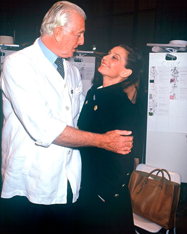 Hubert de Givenchy e Audrey Hepburn. (Foto: Reprodução/Grazia Magazine)