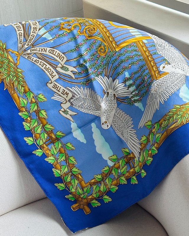 Lenço Hermès. Clique na imagem e confira mais modelos!