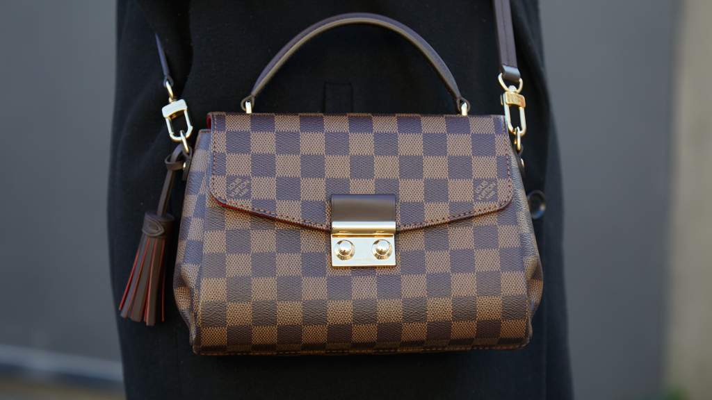 marrom-e-novo-preto-bolsas-de-couro-iconicas-que-provam-o-poder-da-cor-270625