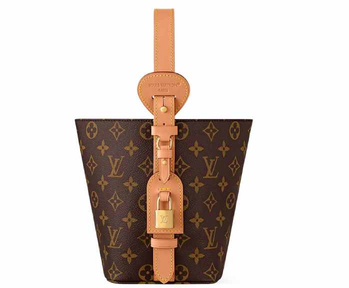 Foto de bucket bag da Louis Vuitton com canvas monogram.