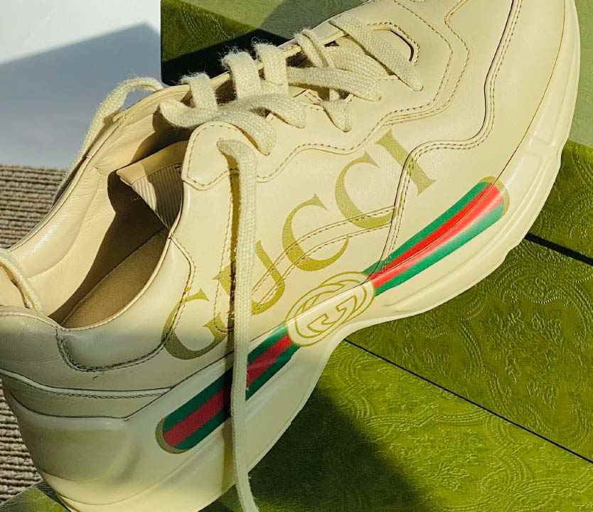 Foto de tênis masculino da Gucci, modelo clássico Rhyton.