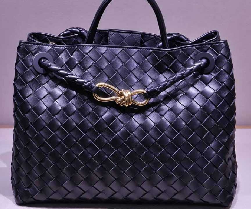 Foto de bolsa Andiamo um dos melhores investenetos da Bottega Veneta para esse ano.