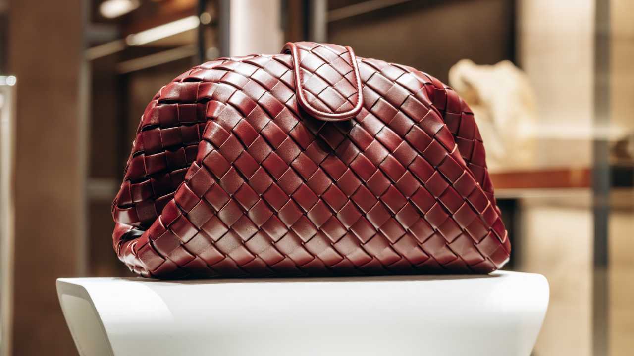 por-que-as-bolsas-bottega-veneta-ainda-sao-otimos-investimentos-em-2025-quais-modelos-continuam-em-alta-090625
