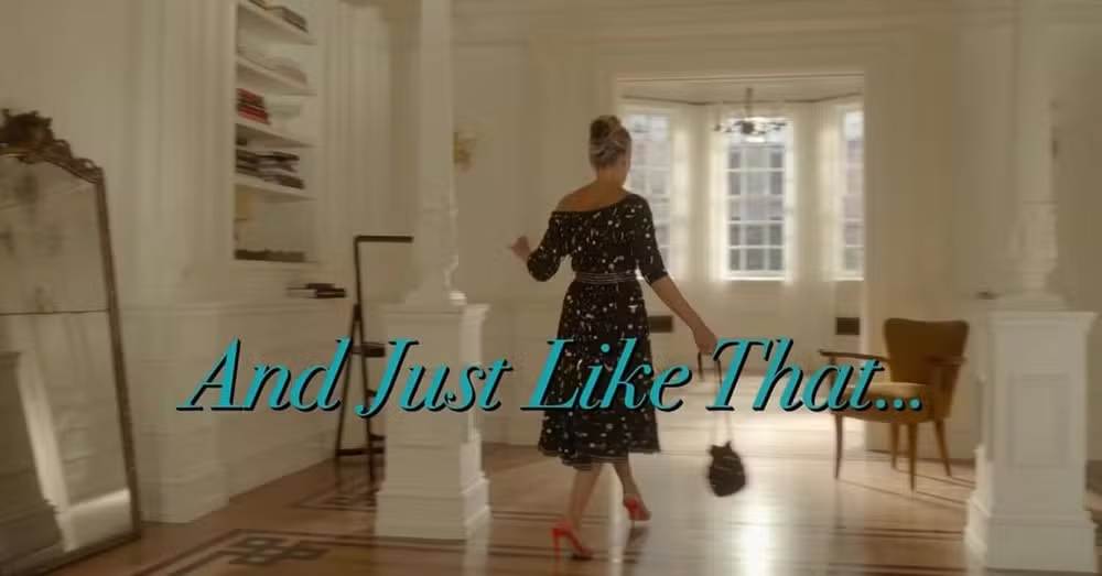 Foto de Carrie Bradshaw usando Vestido Isabela Capeto na série And Just Like That...