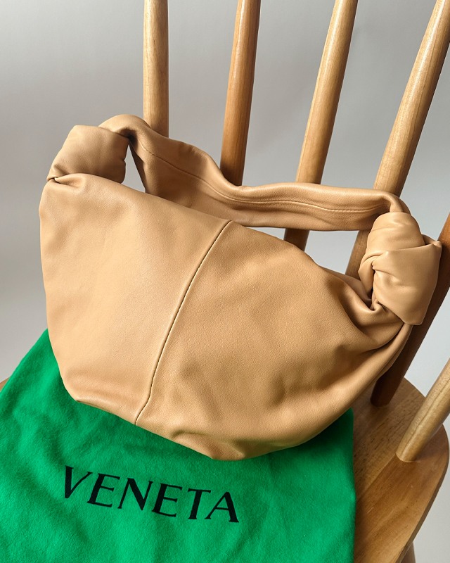Bolsa Bottega Veneta Double Knot. Clique na imagem e confira mais modelos da marca!