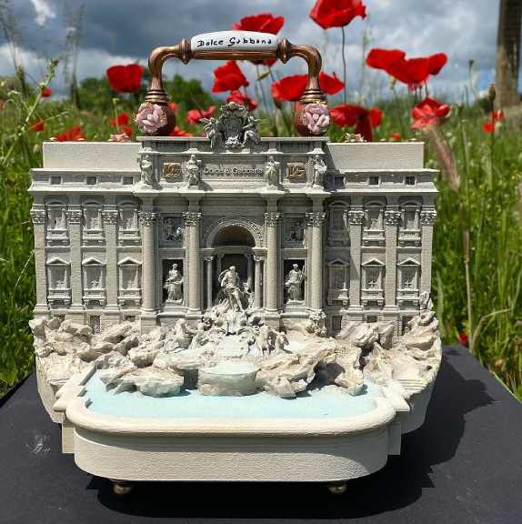 Foto da Bolsa da Dolce & gabbana inspirada na Fontana di Trevi.