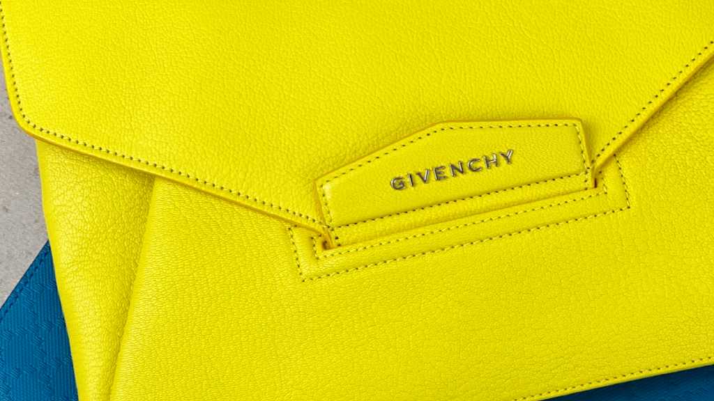 Zhao Liying é escolhida como embaixadora Givenchy e estrela a campanha do novo batom. Entenda o que a maison quer comunicar com essa escolha.