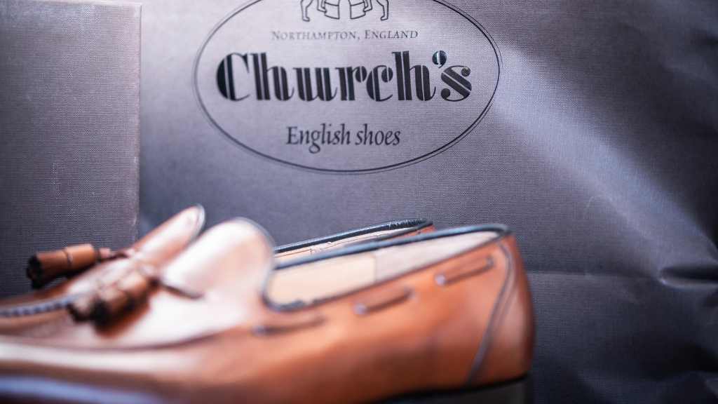 Escolher uma marca britânica de luxo para o Dia dos Pais é reconhecer que ele tem estilo — e que aprecia peças com história, qualidade e personalidade. E se algumas dessas grifes não têm loja no Brasil, vale considerar plataformas confiáveis de second hand de luxo, como o Etiqueta Única. Além de garantir acesso a itens raros e em ótimo estado, ainda é possível encontrar boas oportunidades que chegam a tempo e com ainda mais valor agregado.
