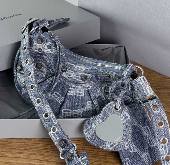 Foto de Bolsa de luxo da Balenciaga.