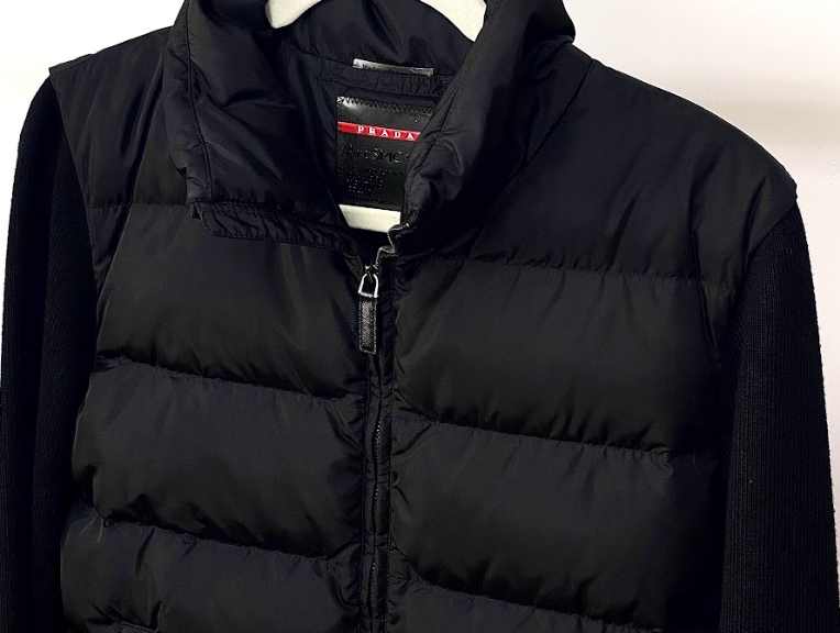 Foto de jaqueta masculina da Prada, uma das ideias de presentes de dia dos pais.