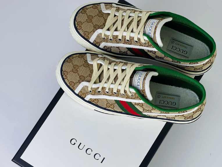 Foto de tênis Gucci.