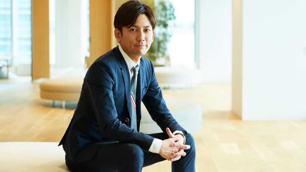Foto de Shinsuke Sakimoto o empresário é ex-jogador da J-League (liga de futebol do Japão) e fundador do grupo Valuence Japan, uma das maiores plataformas de revenda de luxo da Ásia, quem comprou a bolsa birkin original no leilao da Shoteby's.