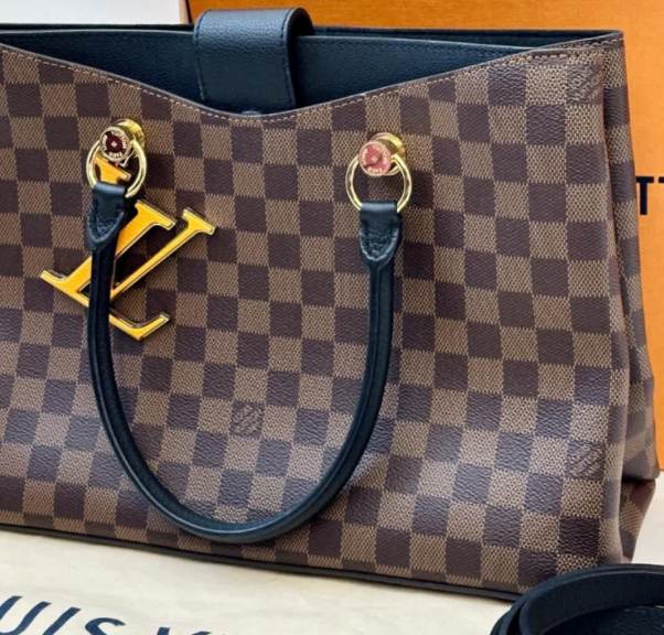 Foto da bolsa LV Riverside.
