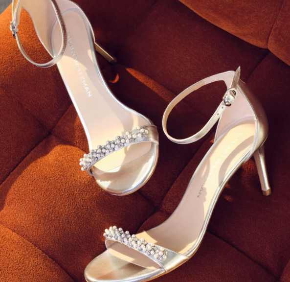 Foto de sandálias de luxo Stuart Weitzman.