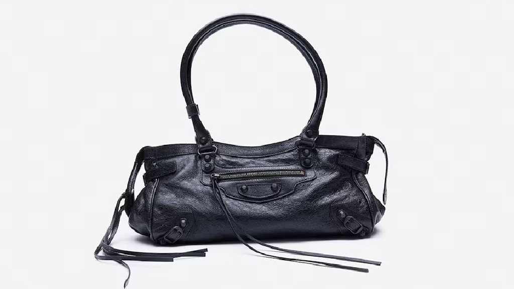 Foto do novo modelo de bolsa balenciaga versão east-west da Le City.
