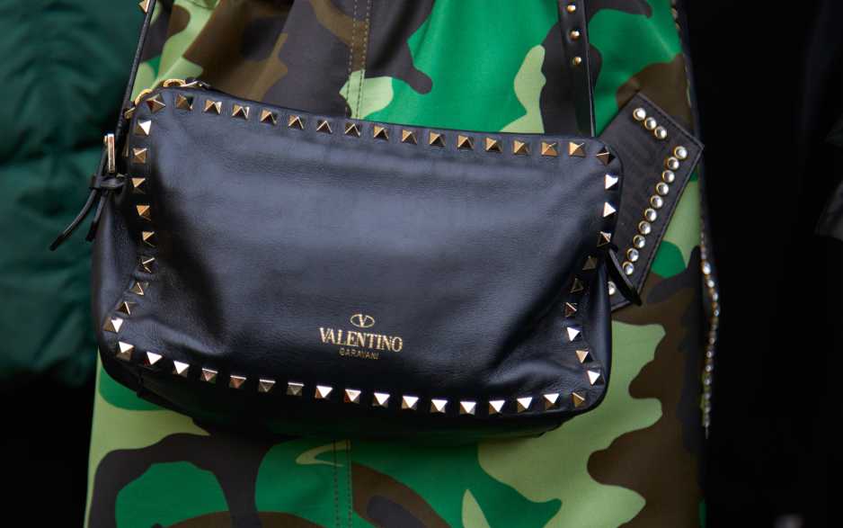 Descubra as bolsas de sucesso Valentino: modelos que entraram para a história e permanecem atemporais. 9 ícones na Second Hand Week.