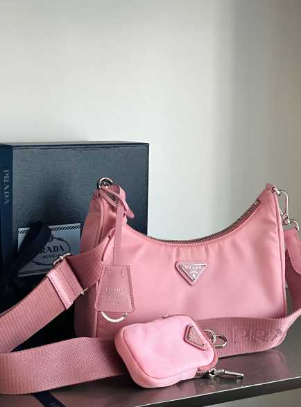 Foto da bolsa de nylon Re-edition.