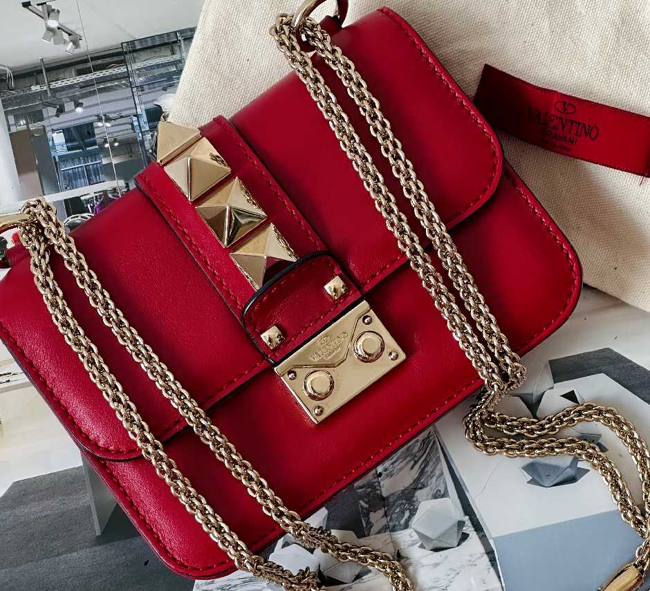 Foto da bolsa de luxo glam lock.