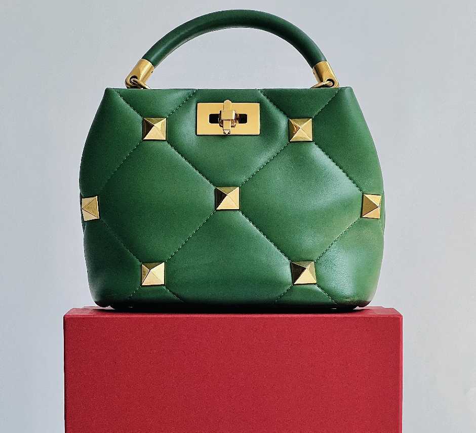 Foto da bolsa Roman Stud.