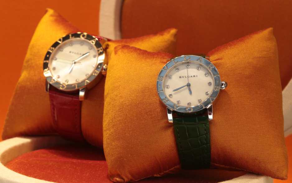 Descubra a nova coleção de relógios Bulgari que homenageia Frida Kahlo e Diego Rivera. Edições limitadas que unem arte e precisão.
